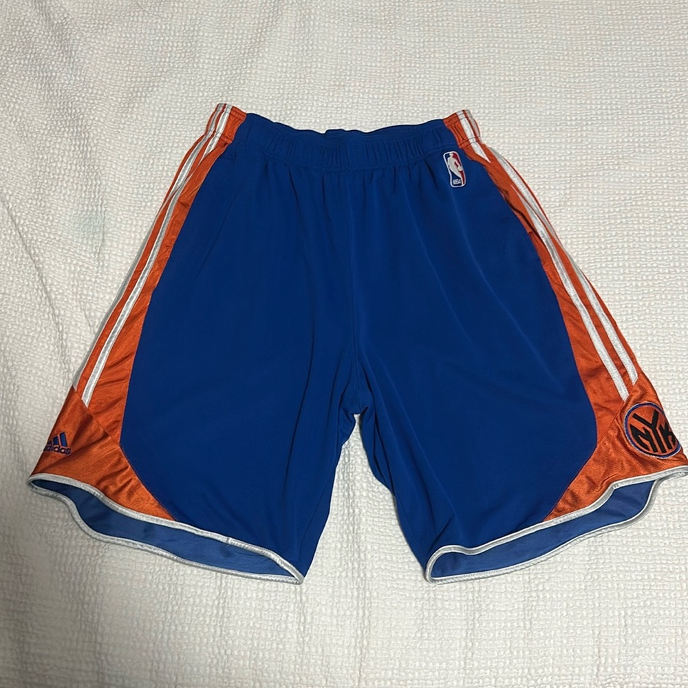 ADIDAS NEW YORK KNICKS SHORTS
SIZE XL